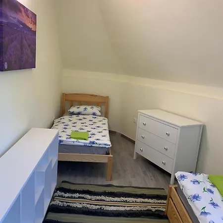 Levendulakert Apartmanhaz שיופוק