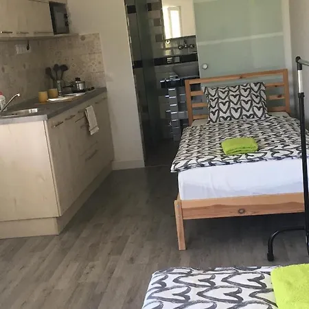 Levendulakert Apartmanhaz דירה *