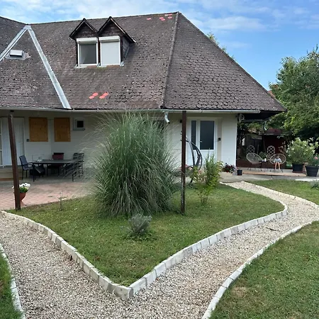 Levendulakert Apartman