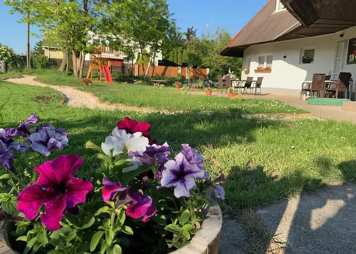 Levendulakert Apartmanhaz *