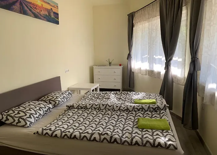 Levendulakert Apartmanhaz シオーフォク