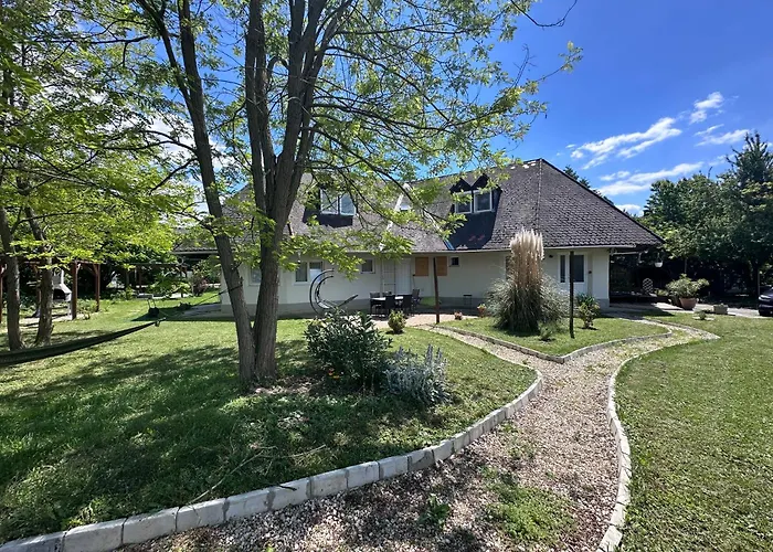 Levendulakert Apartmanhaz シオーフォク